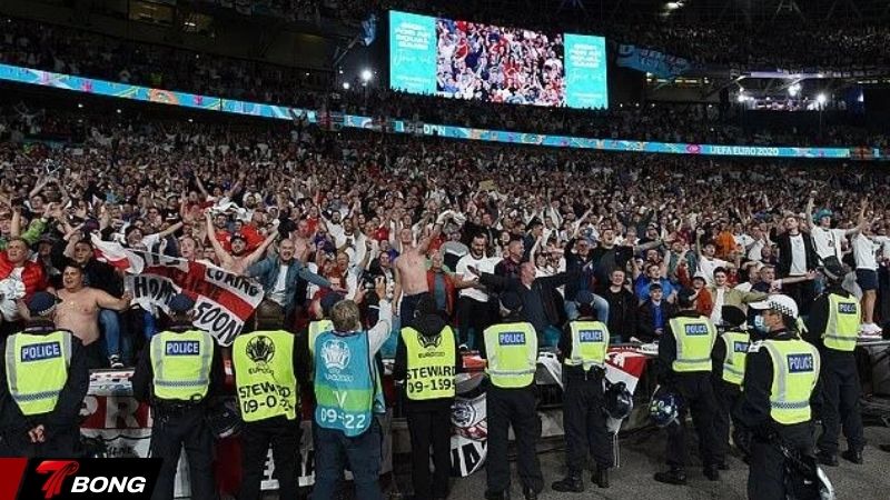 2.000 người không vé tràn vào sân Wembley tại chung kết Euro 2020